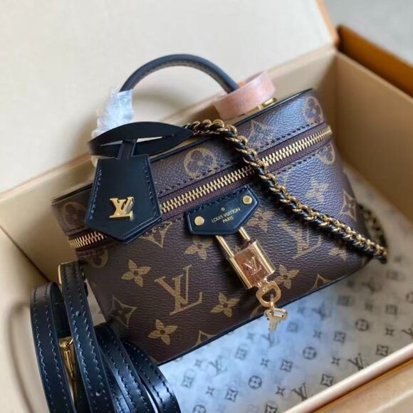 Classic Louis Vuitton Bag: A Stylish and Versatile Choice for Elegance - Picture 5 of 6